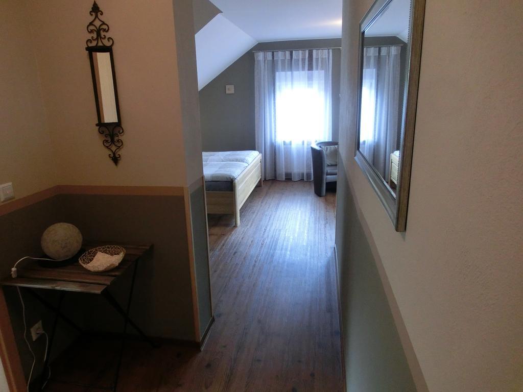 Ferienweingut Hirschen Schulstrasse Bed & Breakfast Burg  Bilik gambar