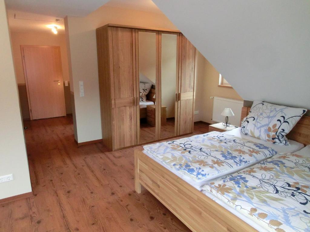 Ferienweingut Hirschen Schulstrasse Bed & Breakfast Burg  Bilik gambar
